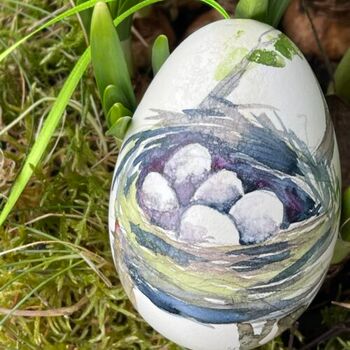 Gänseeier mit Vogelnest bemalt