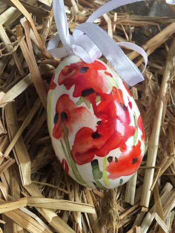 bemaltes Osterei mit Mohn