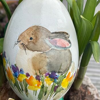bemalte ostereier gänseeier osterhase auf osterei