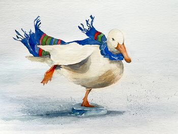 witzige ente mit schal auf eis